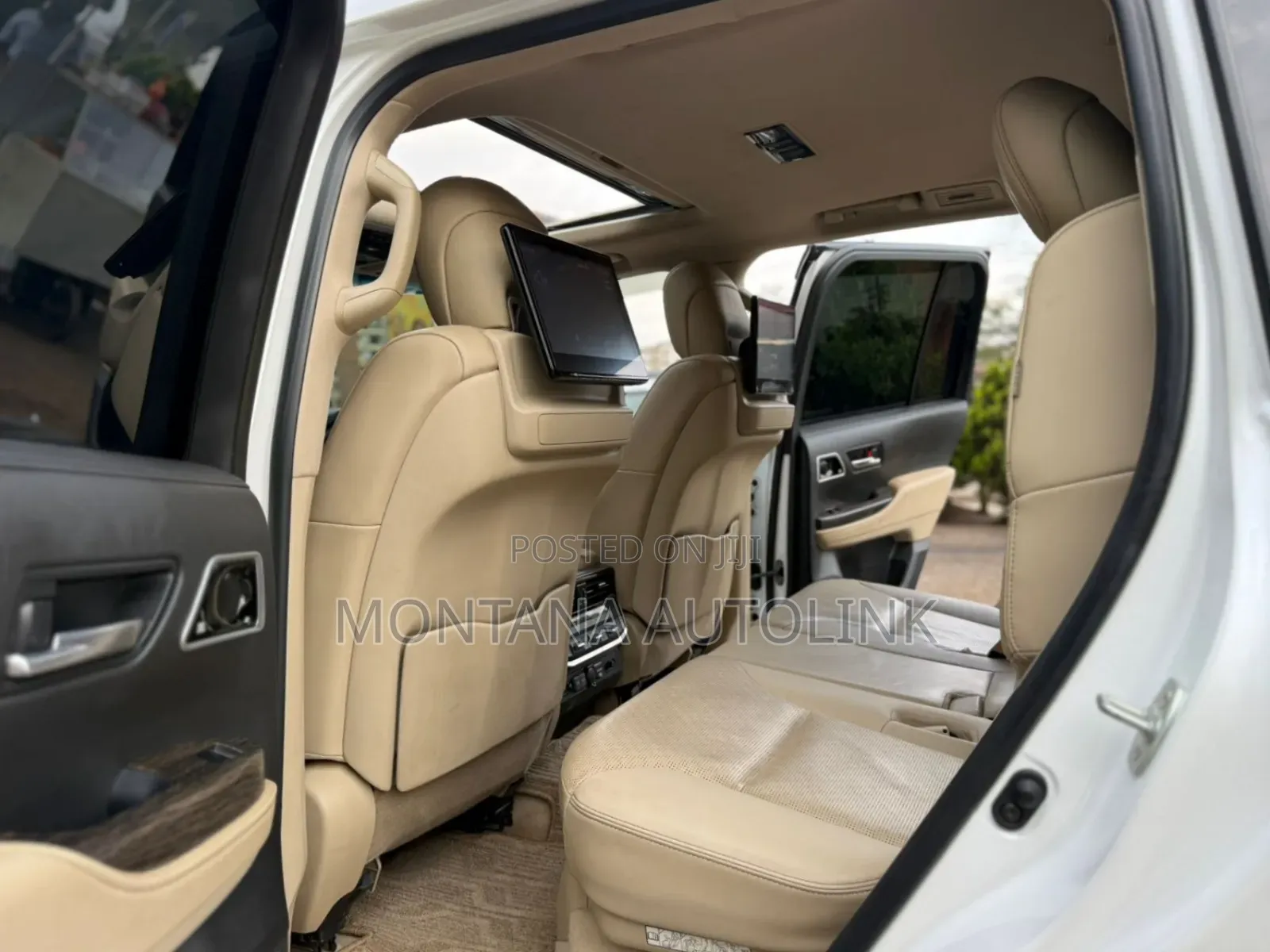 Toyota Land Cruiser LC300 2022 White