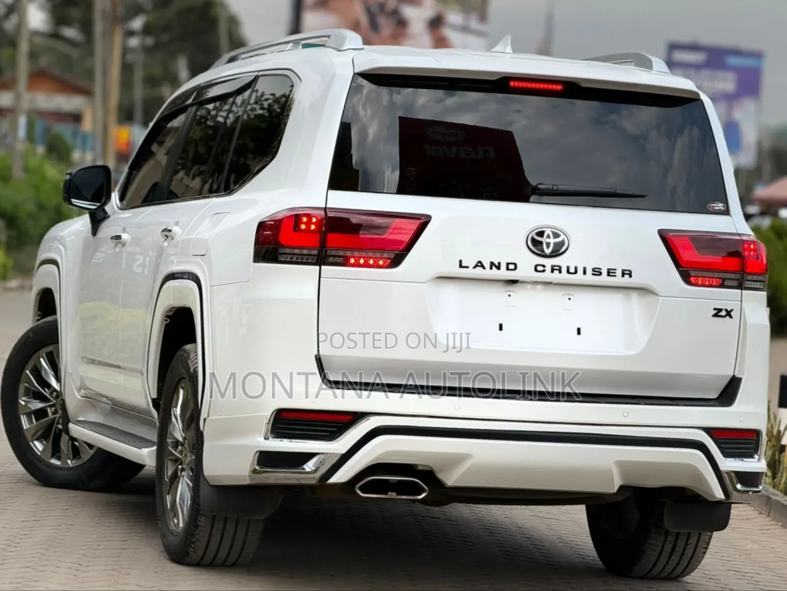 Toyota Land Cruiser LC300 2022 White