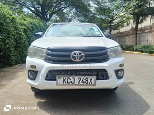 Toyota Hilux 2016 White