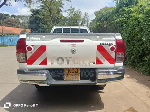 Toyota Hilux 2016 White