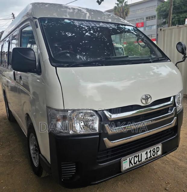 Toyota HiAce 2013 White