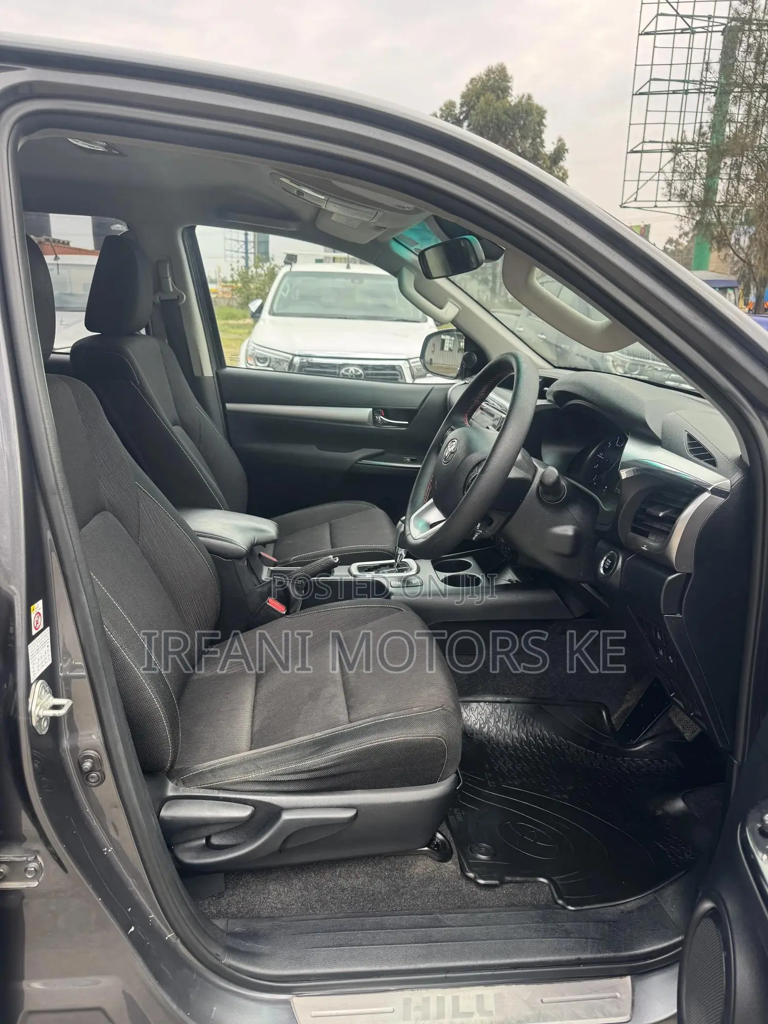 Toyota Hilux Rugged X 4x4 2018 Gray