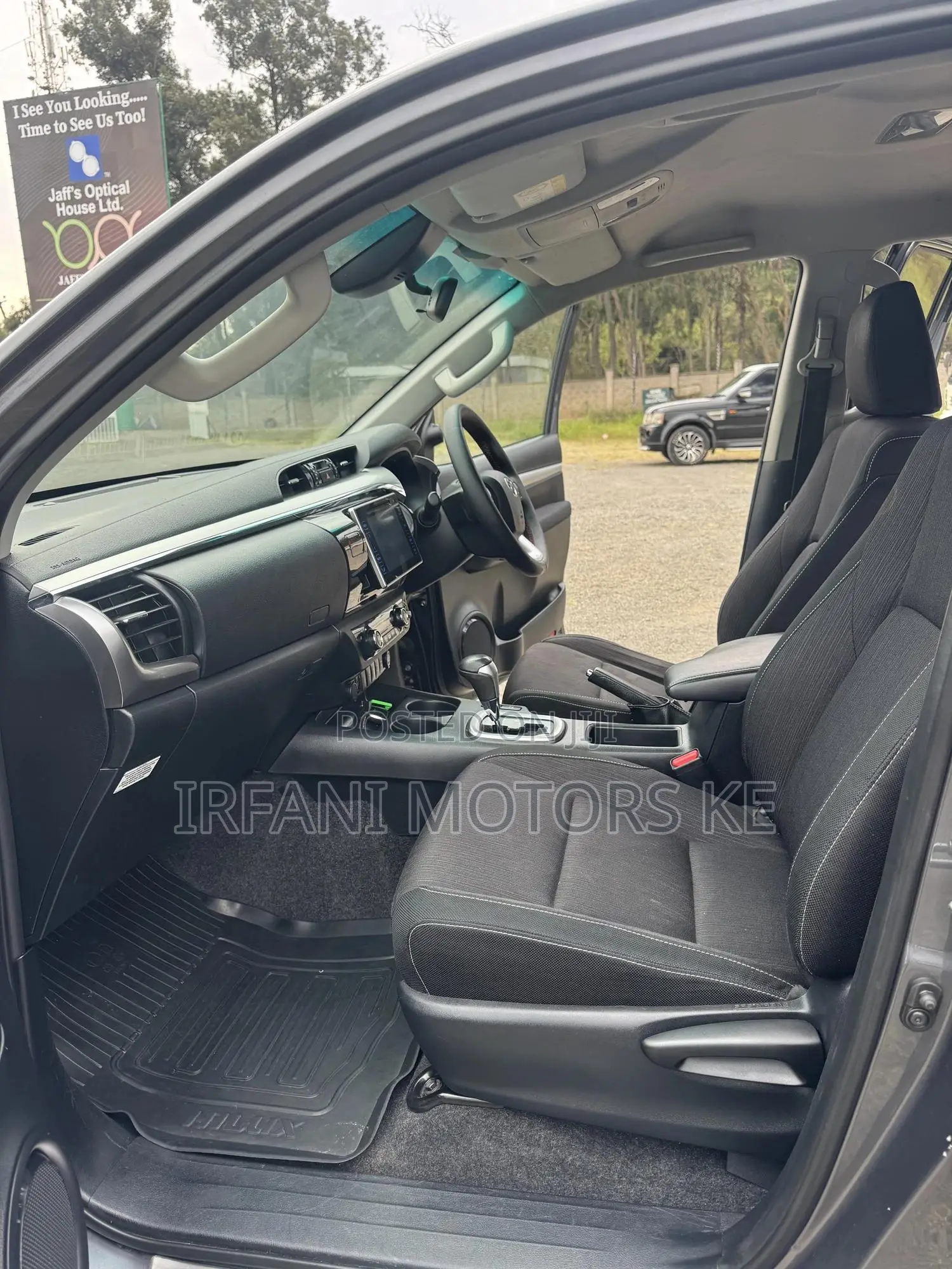 Toyota Hilux Rugged X 4x4 2018 Gray