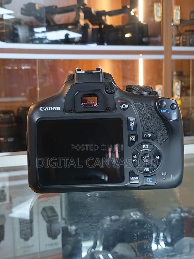 Canon 2000d With 18-55mm - thumbnail 2