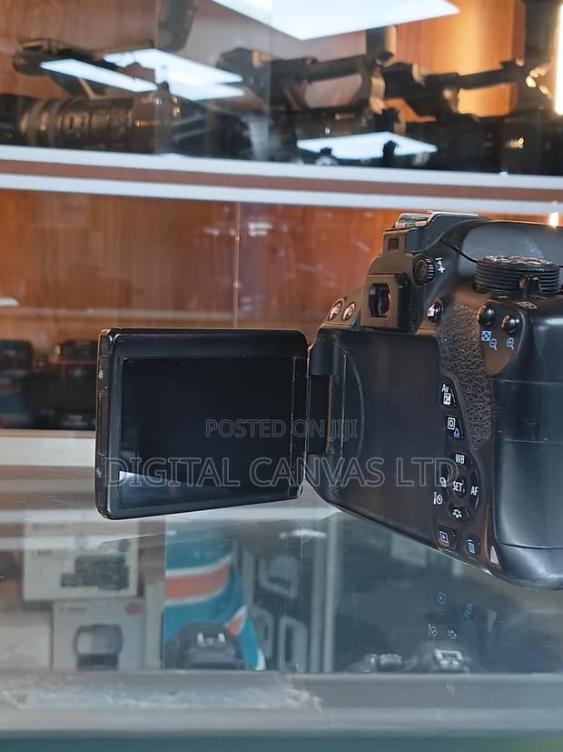 Canon 700d DSLR With Flip Screen - thumbnail 2
