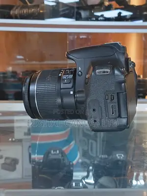 Canon 700d DSLR With Flip Screen