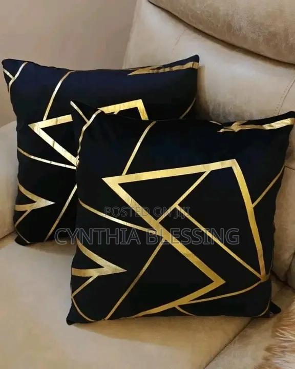 Home Clamouring Throw Pillow Cases _ Black