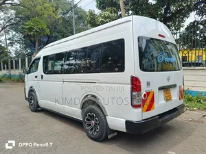 Toyota HiAce 2010 Off white
