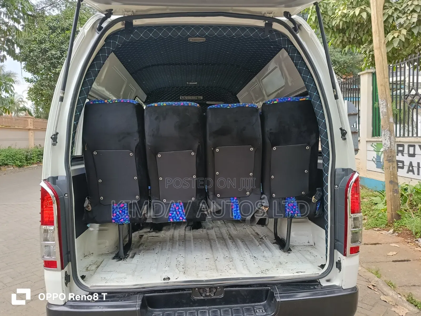 Toyota HiAce 2010 Off white