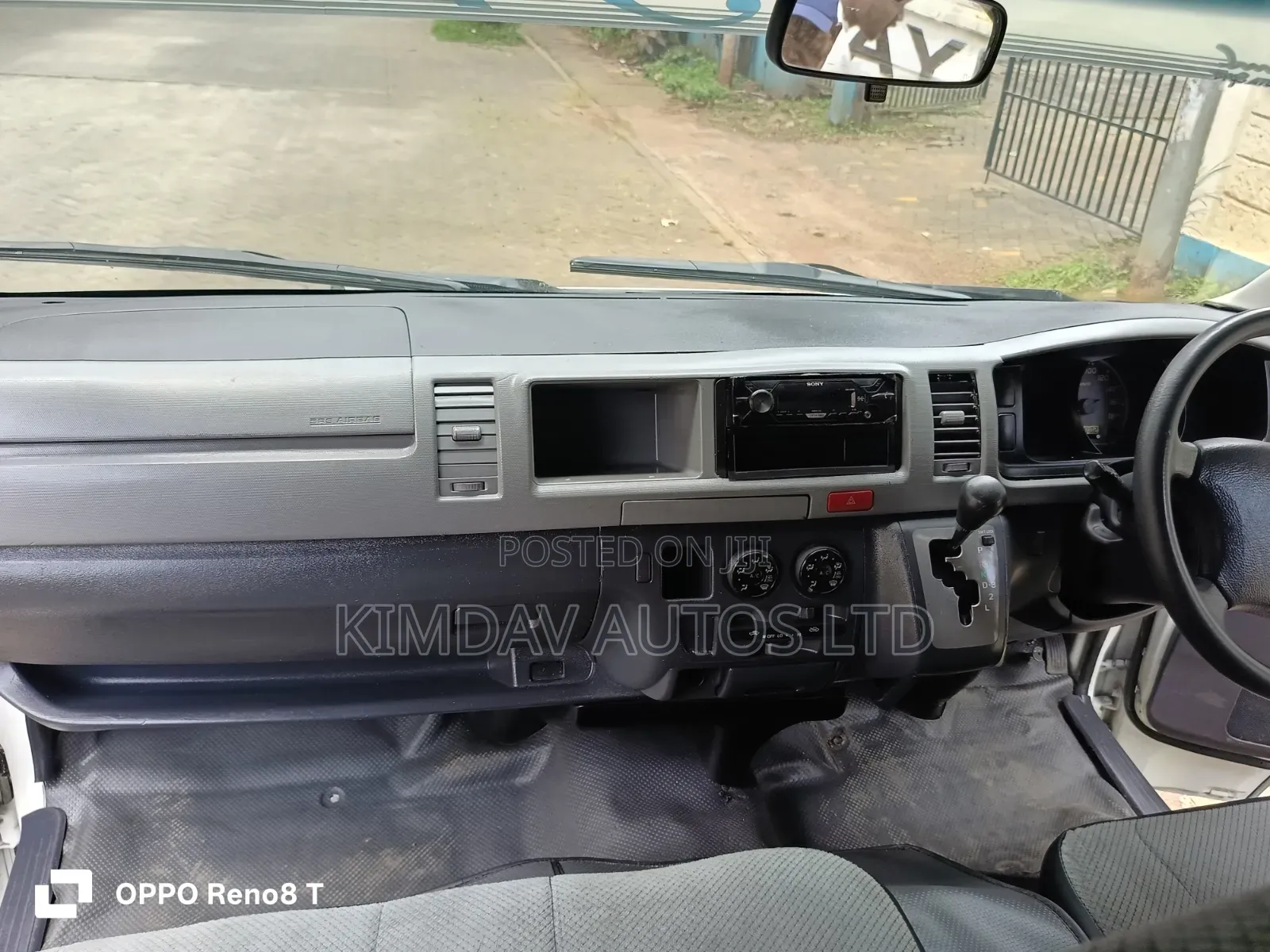 Toyota HiAce 2010 Off white