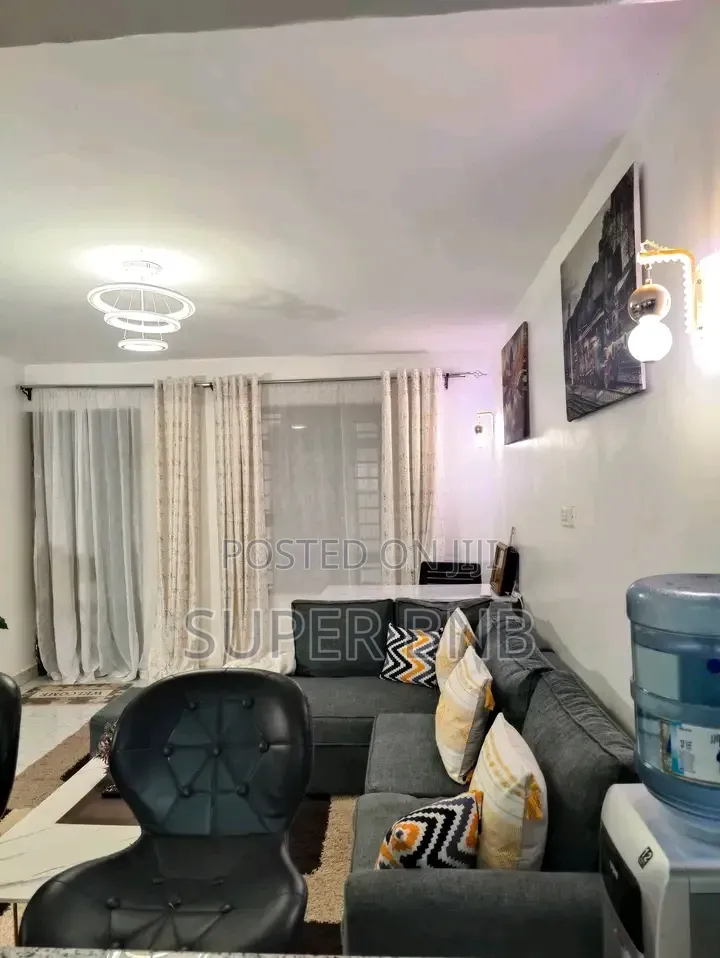 2 Bedroom Airbnb in Membly or a Comfortable 1 Bedroom Eastern Bypass