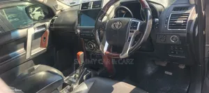 Toyota Land Cruiser Prado 2017 Gray