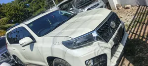 Toyota Land Cruiser Prado 2017 White