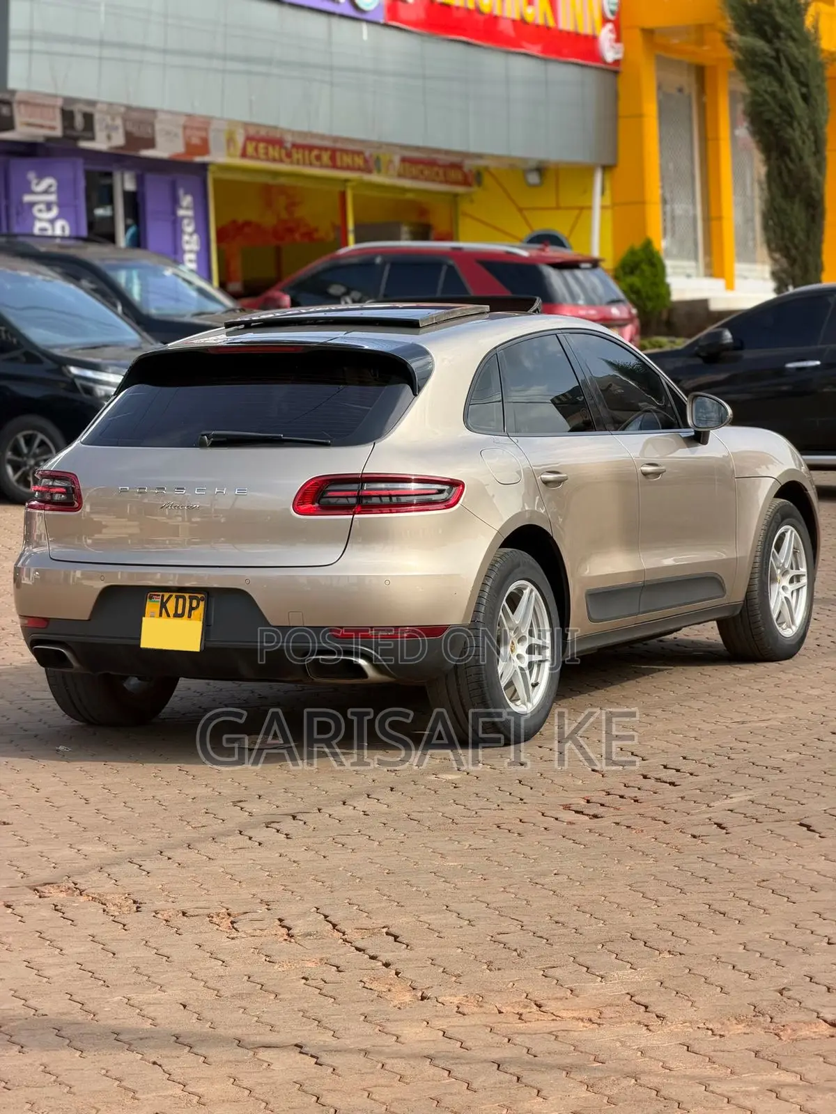 Porsche Macan 2017 Gold