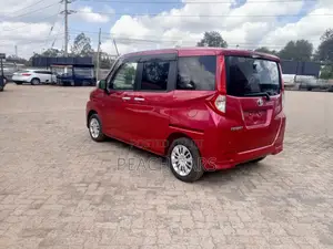Toyota Roomy 2018 Red