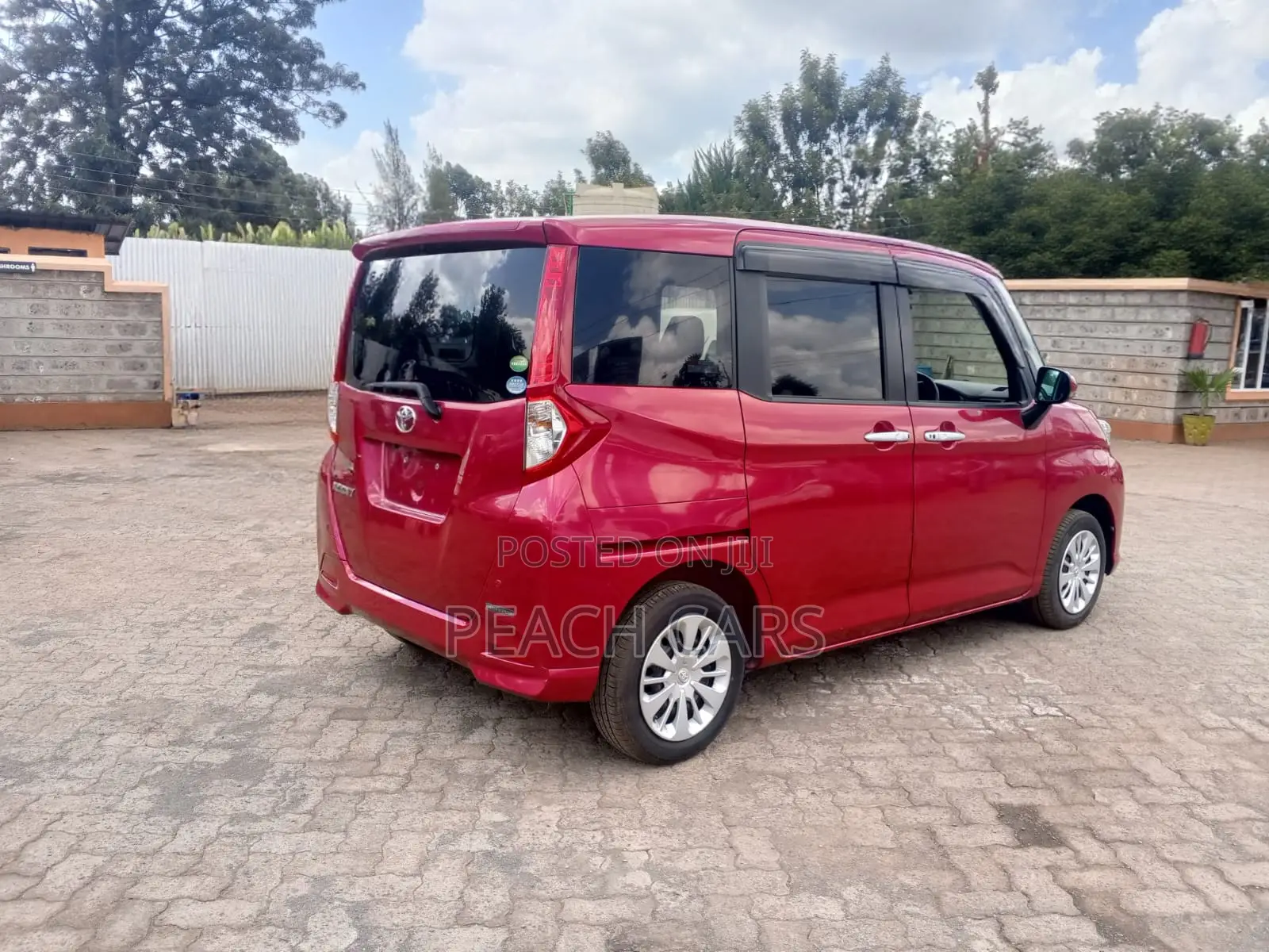 Toyota Roomy 2018 Red