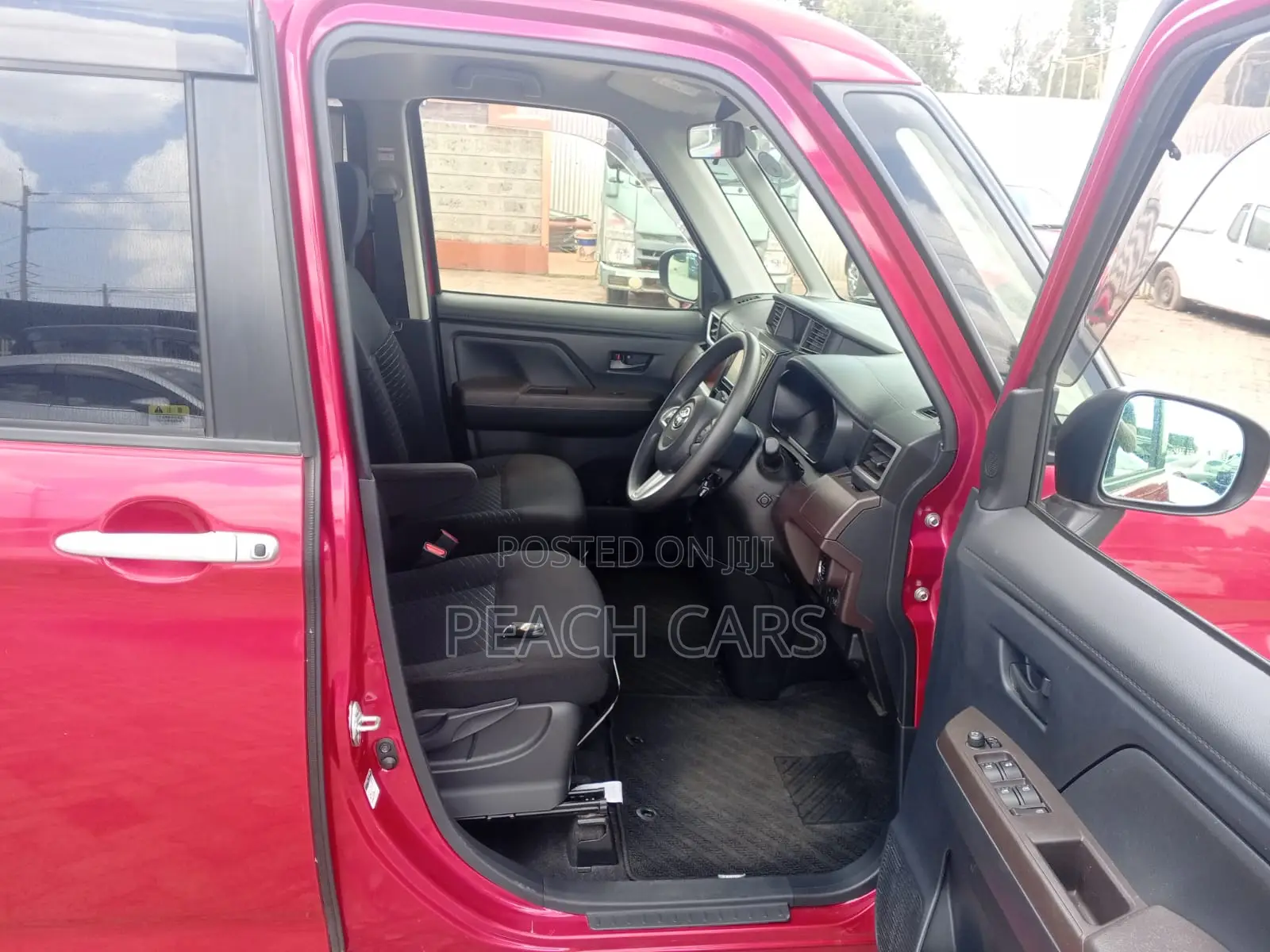 Toyota Roomy 2018 Red