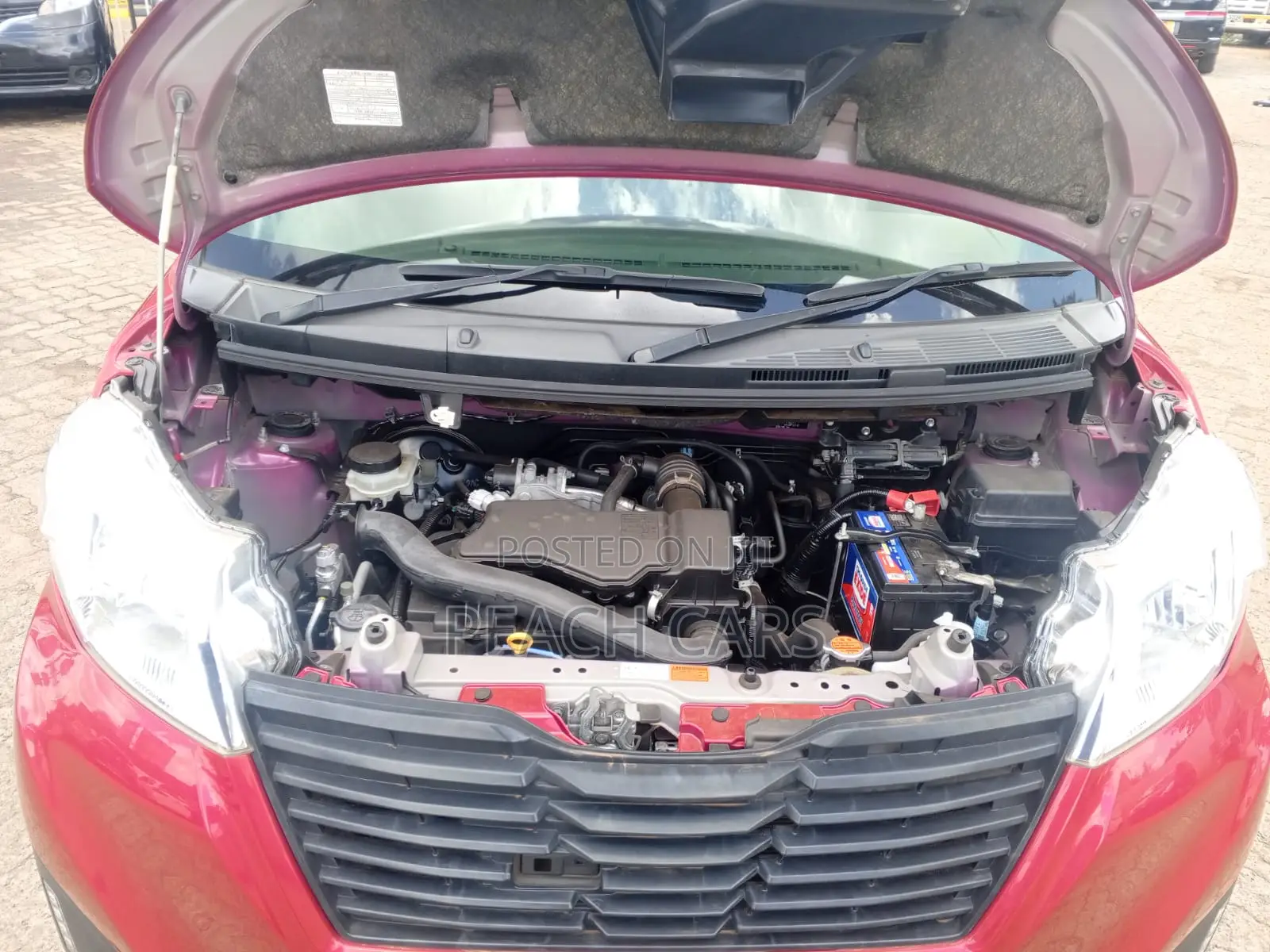 Toyota Roomy 2018 Red