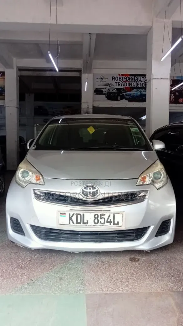 Toyota Ractis 2015 Silver