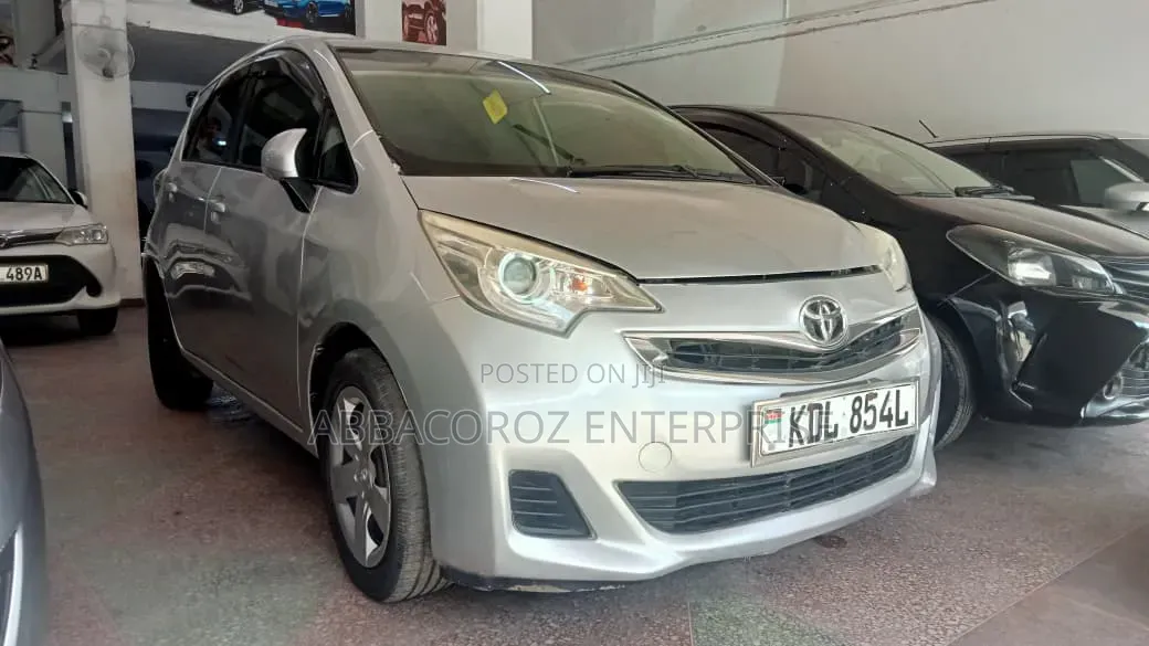 Toyota Ractis 2015 Silver