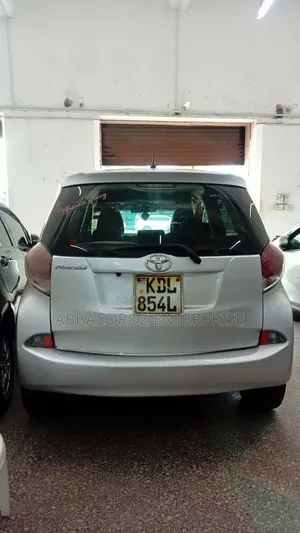 Toyota Ractis 2015 Silver
