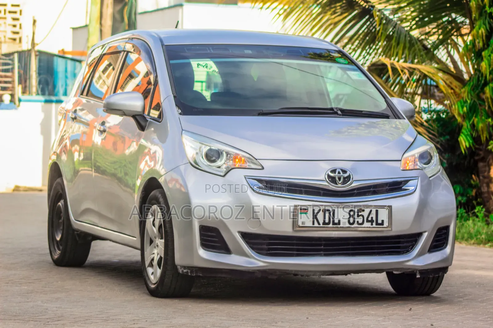 Toyota Ractis 2015 Silver