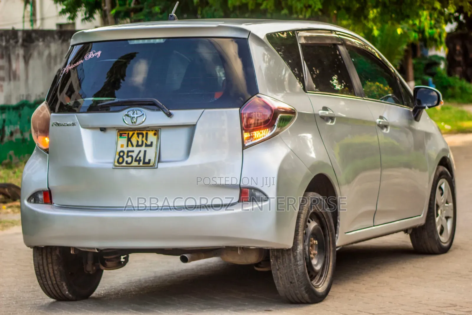 Toyota Ractis 2015 Silver