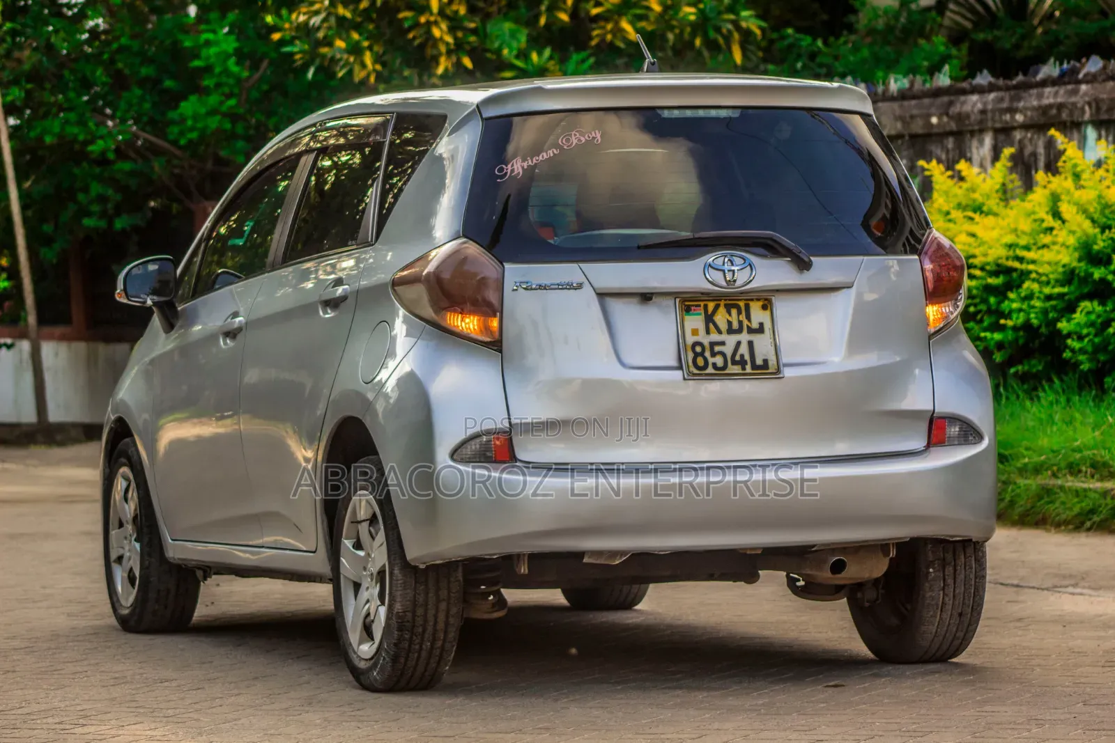 Toyota Ractis 2015 Silver