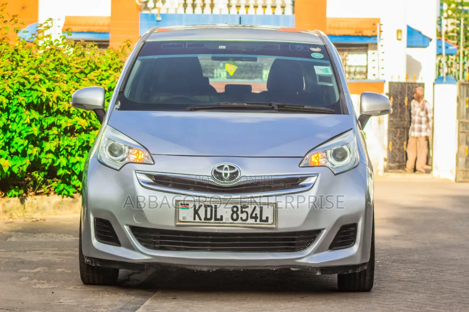 Toyota Ractis 2015 Silver