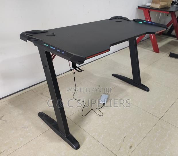 Modern Gaming Desk. - thumbnail 3