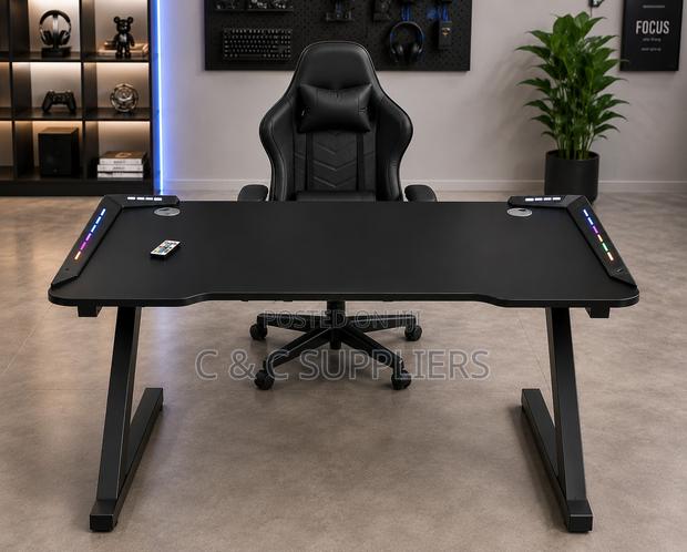 Modern Gaming Desk. - thumbnail 7