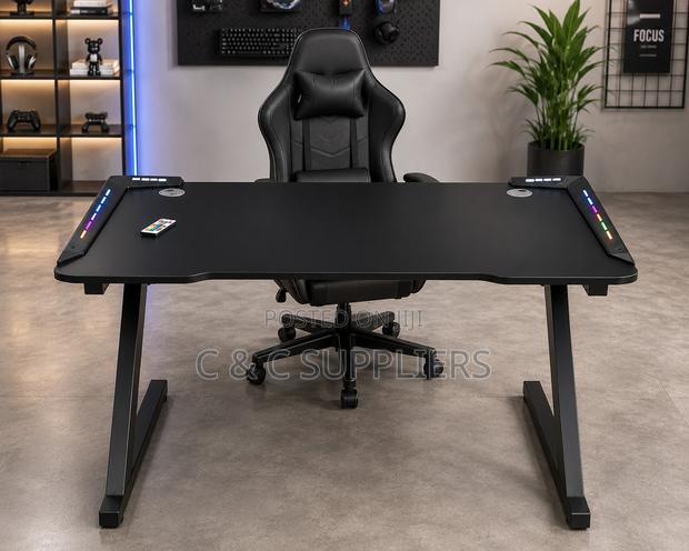 Modern Gaming Desk. - thumbnail 8