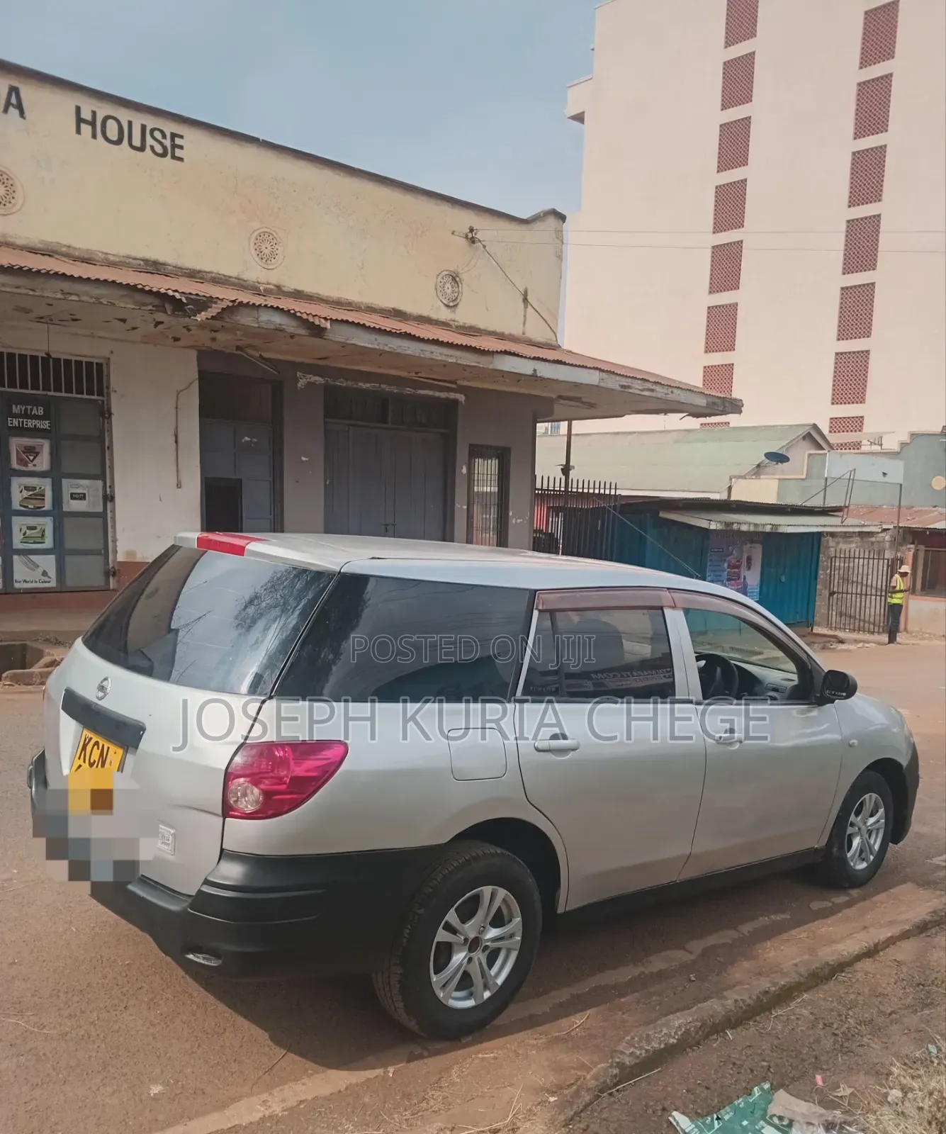 Nissan Advan 2010 Silver