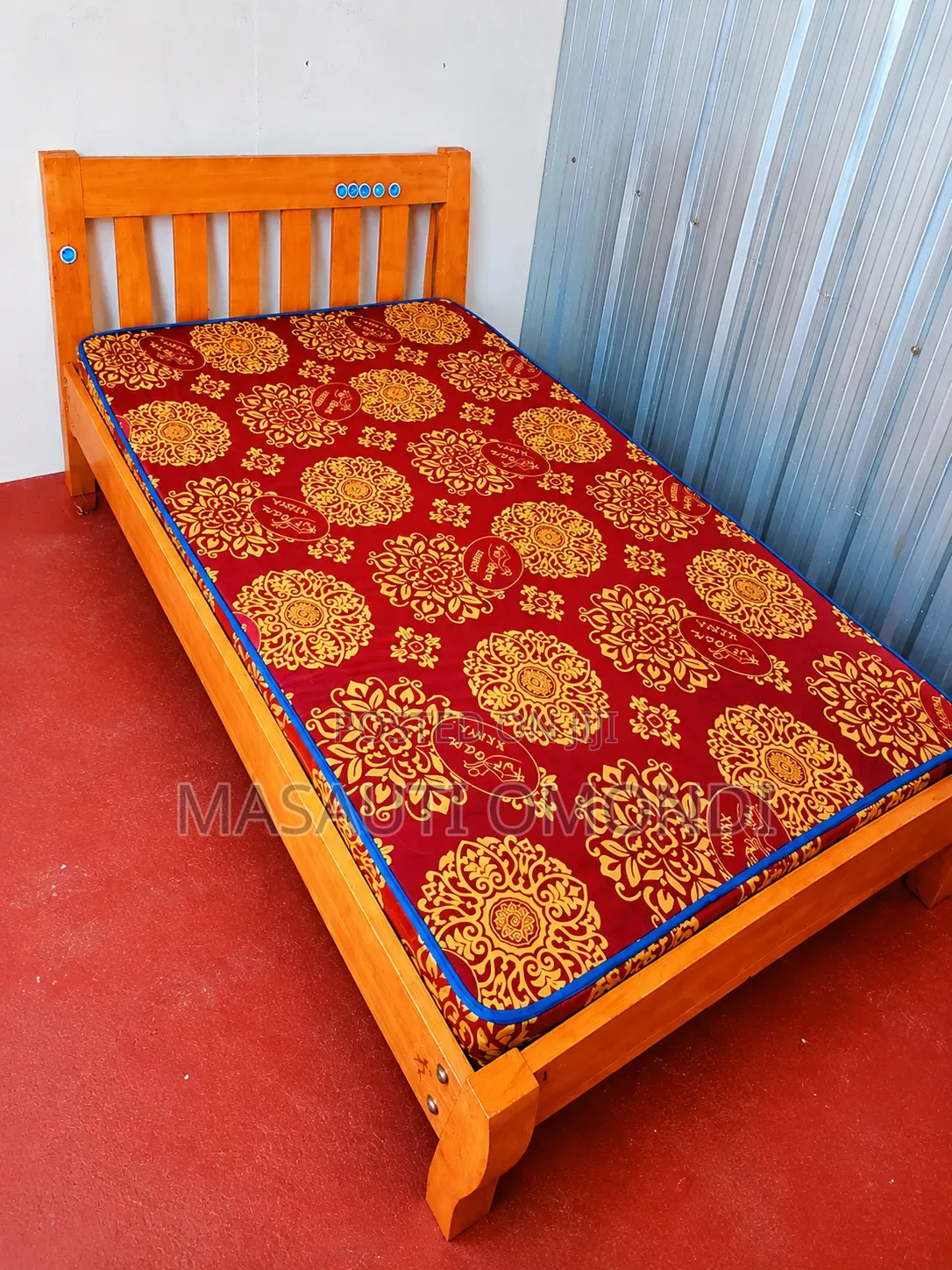 4×6 Bed and Mattress in Excellent Condition