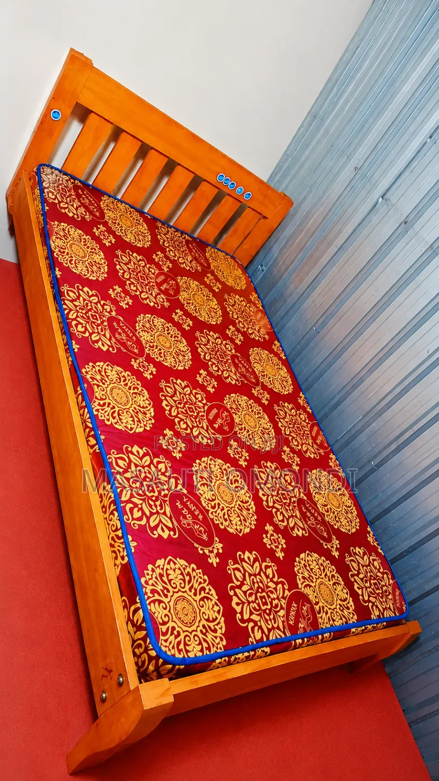 4×6 Bed and Mattress in Excellent Condition