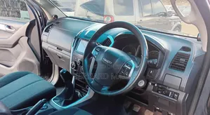 Isuzu NQR 2013 Blue