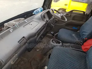 Isuzu NQR 2013 Blue