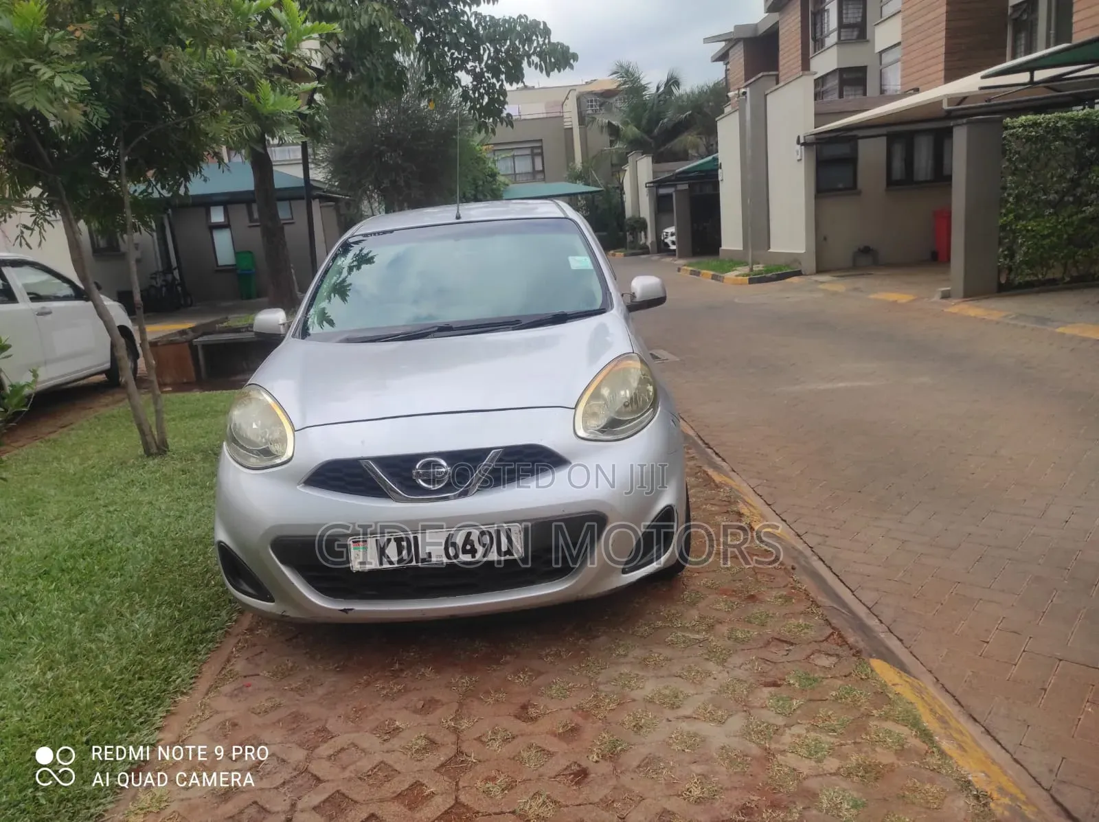 Nissan March 2016 Silver