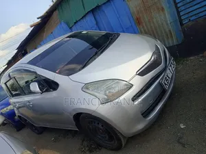 Toyota Ractis 2012 Silver