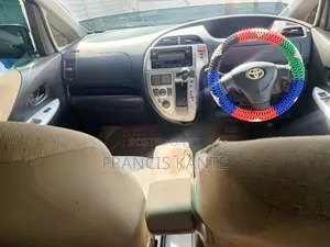 Toyota Ractis 2012 Silver