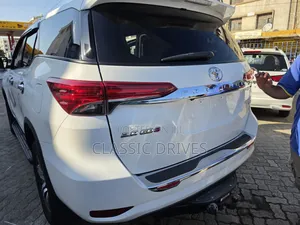 Toyota Fortuner 2019 White