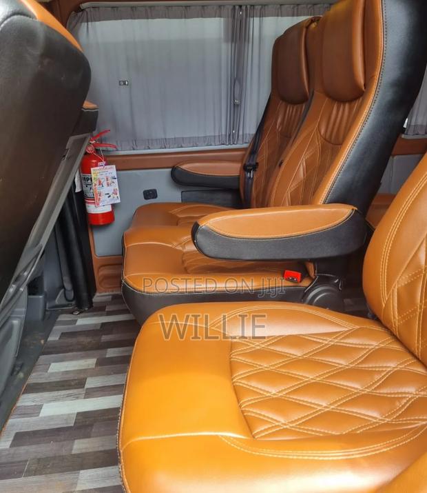 Toyota HiAce 2021 Silver - thumbnail 8