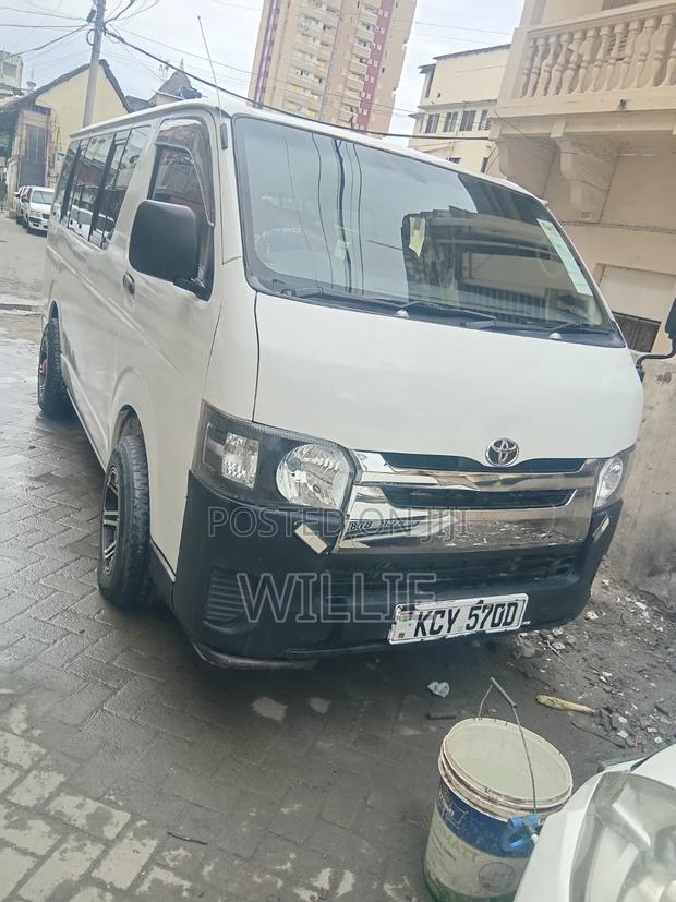 Toyota HiAce 2013 White
