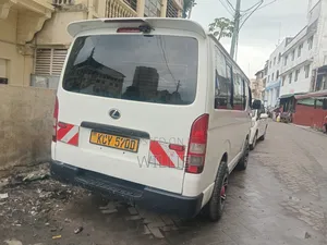 Toyota HiAce 2013 White