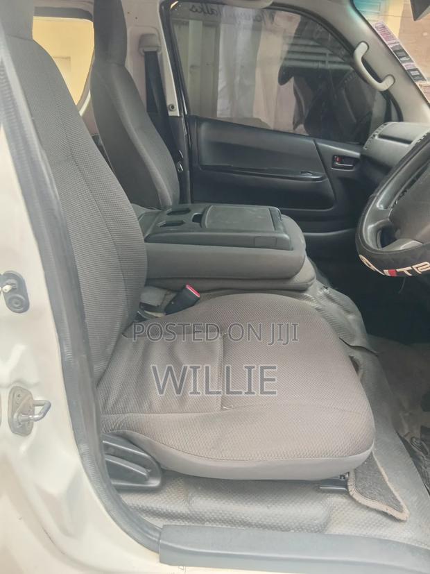 Toyota HiAce 2013 White - thumbnail 5
