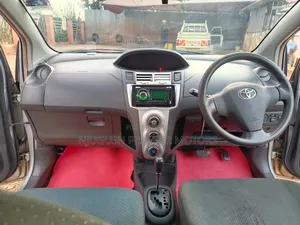 Toyota Vitz 2007 Silver