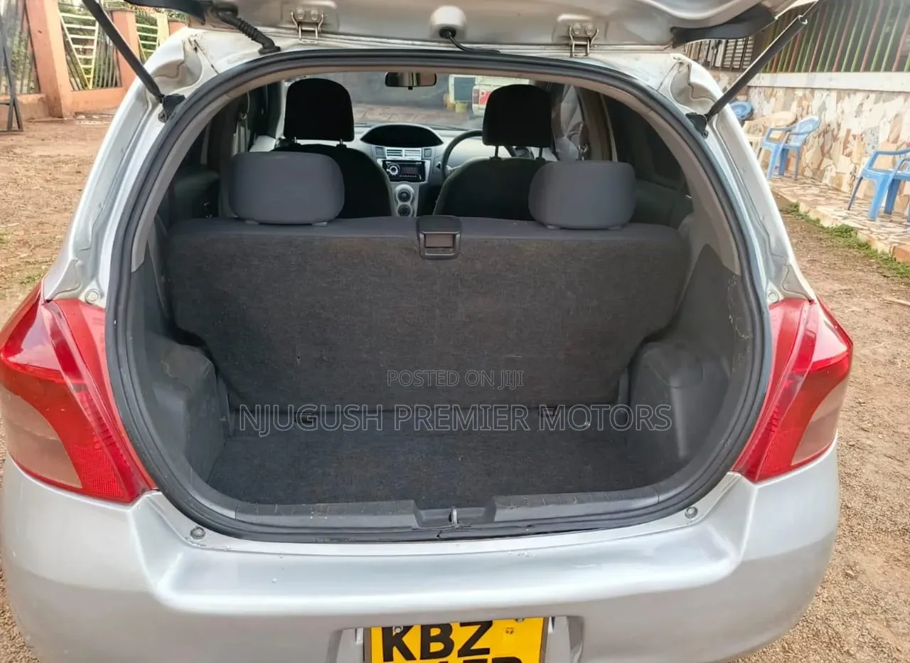 Toyota Vitz 2007 Silver