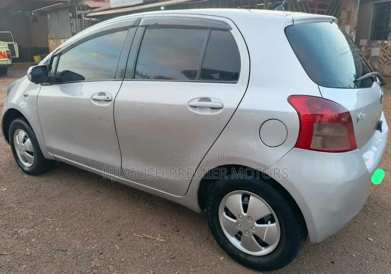 Toyota Vitz 2007 Silver