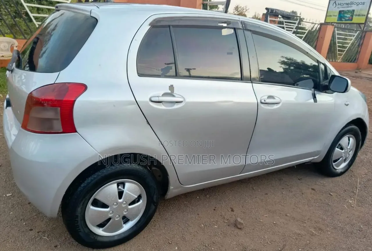 Toyota Vitz 2007 Silver