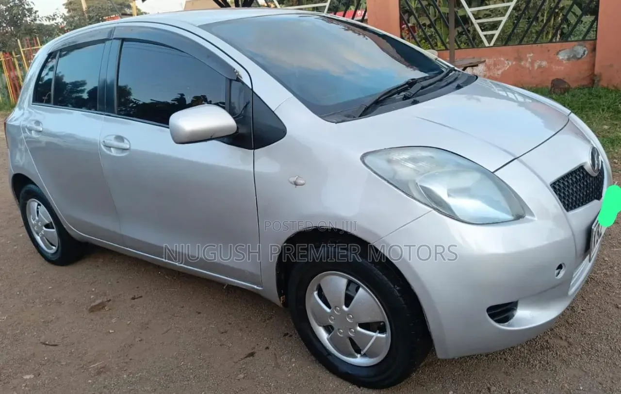 Toyota Vitz 2007 Silver